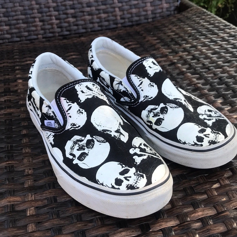 Vans skull shoes
